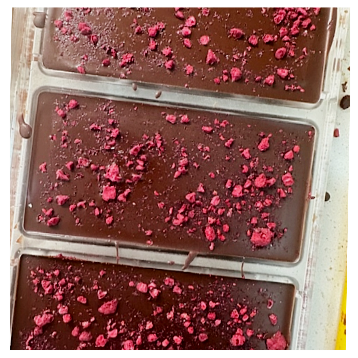 BEAN TO BAR CHOCOLATE WITH RASPBERRY